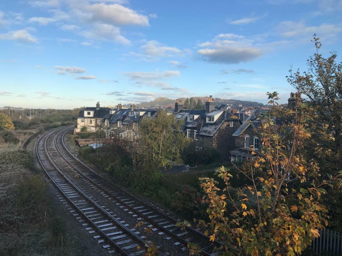 Platform 13 Railway Cottage Конви Экстерьер фото